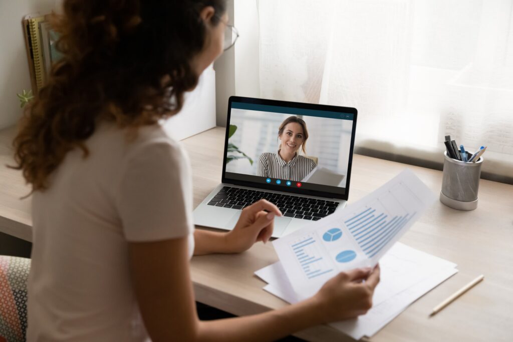 Os desafios de contratar virtualmente para o modelo de trabalho híbrido